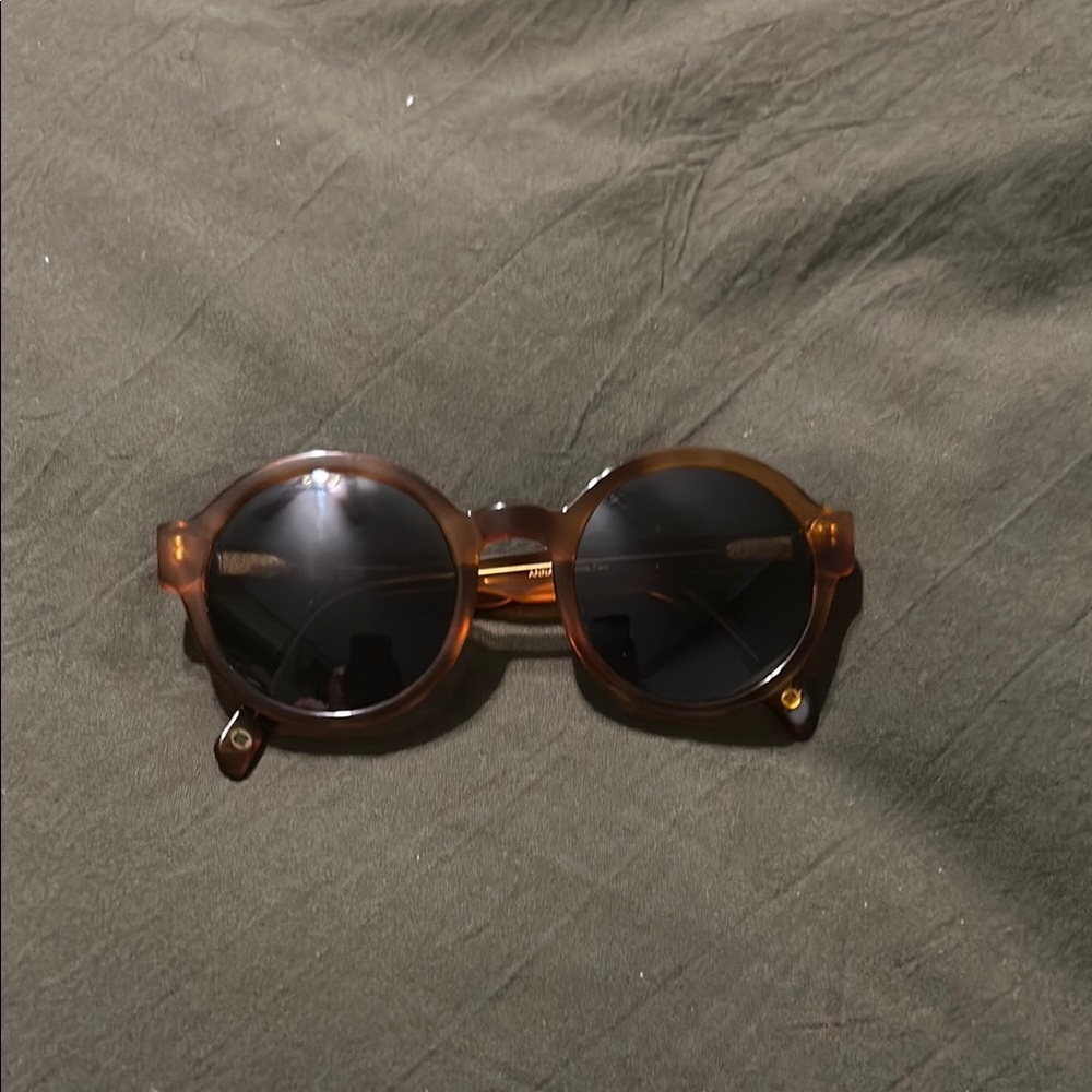 Round brown Sunglasses by Muse Hillary Duff Sunnies